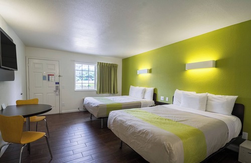 Munras Avenue Hotel | Double Queen near Downtown Monterey