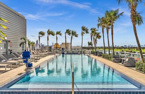 Bay Harbor Islands Apartment | Double Queen Room-Hosted by Sweetstay