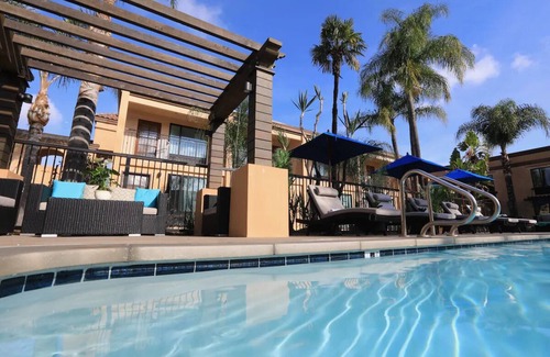 Harbor House | Double Queen Room, The Cove Hotel, Poolside Luxury and Outdoor Fireplace