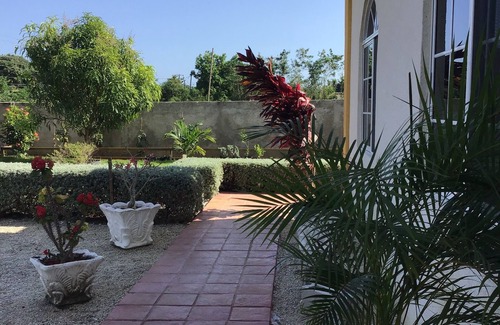 Crane corner House | Double queen suite on the beach Private entrance