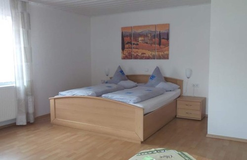 Schweigen-Rechtenbach Bed & Breakfast | Double room with shower/WC - Gästehaus Reither