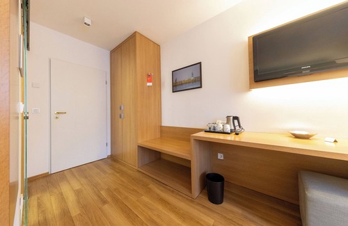 Dorumer Neufeld Apartment | Double room 111. Cozy and dog-friendly.