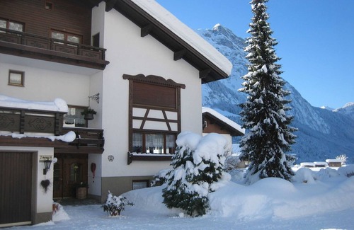 Schoppernau Apartment | Double room 1 - Guesthouse Melitta Moosbrugger