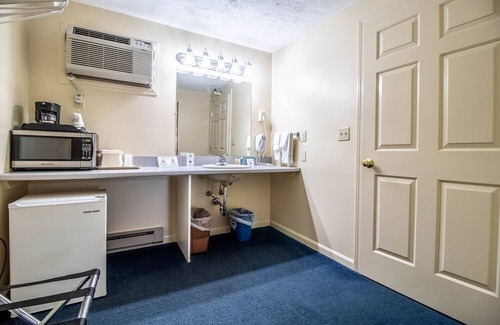 Ogunquit Cabin | Double room - 2 double beds