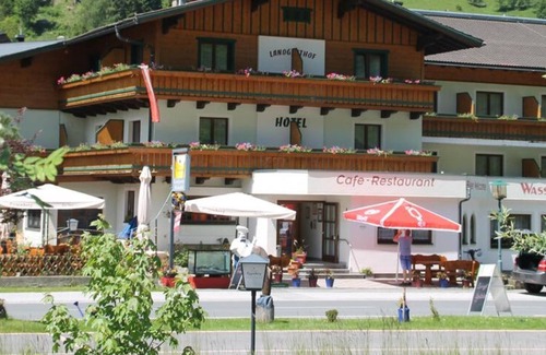 Fusch an der Grossglocknerstrasse House | Double room Cat. B (HP 7 N) - waterfall, hotel