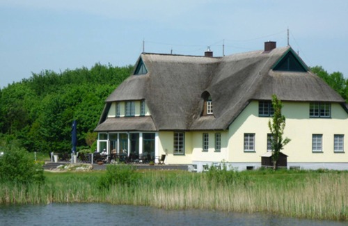 Rugen Island Apartment | Double room Cat. III - Double Room Golf-Centrum Schloss Karnitz