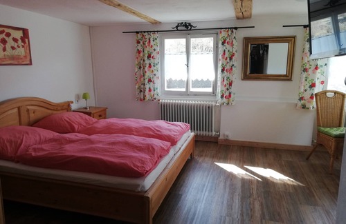 Rettenberg Resort | Double room-Classic-Private Bathroom-Countryside view-Klatschmohnzimmer