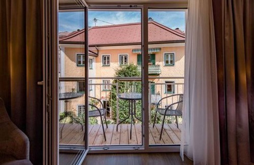 Mondsee House | Double room Classic wheelchair accessible - Hotel Krone