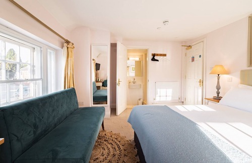 Hurstbourne Tarrant House | Double Room - Deluxe - Ensuite with bath and shower
