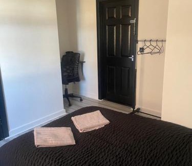 Leicester House | Double Room & Ensuite in Glenfield