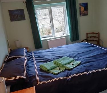 New Forest District House | Double Room in Character Cottage With Parking, Beaulieu, New Forest