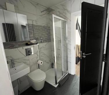 Chessington House | Double room in Chessington