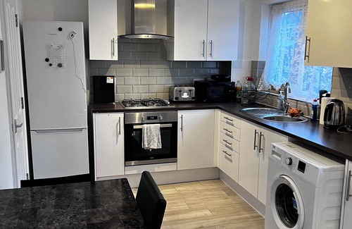 Perry Vale House | Double room, in clean, neat shared house.