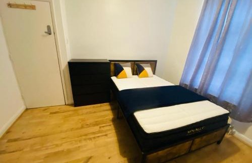 Brent House | Double Room in Prime Zone 2 Location