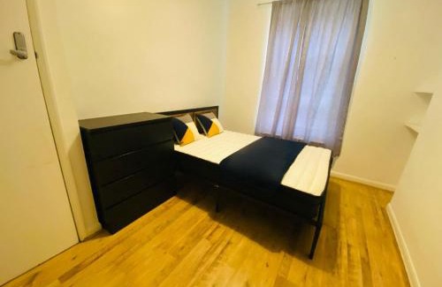 Brent House | Double Room in Prime Zone 2 Location