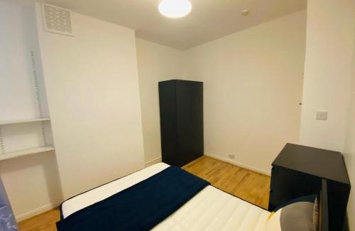 Brent House | Double Room in Prime Zone 2 Location