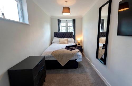 Barnt Green House | Double room in refurbished 5 bed home with WiFi and TV BW Room 5