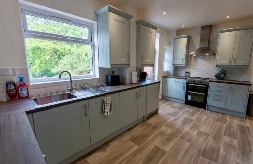 Barnt Green House | Double room in refurbished 5 bed home with WiFi and TV BW Room 5