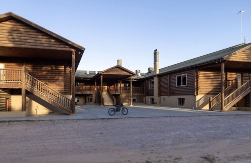 Hot Springs Cabin | Double Room in Rustic Cabin - Room 226