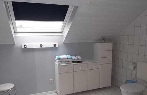Anschau Apartment | Double room (in the basement) with shared bathroom / toilet - Ferienwohnung Familie Schmitz