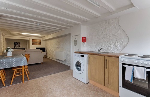 Gorseinon Apartment | Double room, Kitchen, Livingroom & Private Parking