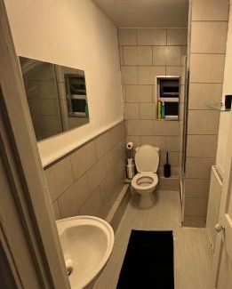Gloucester House | Double Room Located 2 Minutes From Gloucester Royal Hospital
