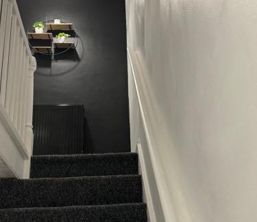 Gloucester House | Double Room Located 2 Minutes From Gloucester Royal Hospital