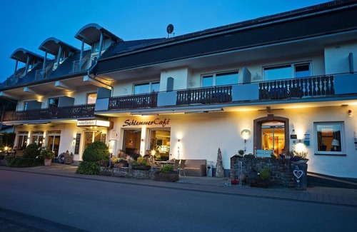 Meerfeld House | Double room "Maarblick" shower/WC/balcony - NaturPurHotel Maarblick