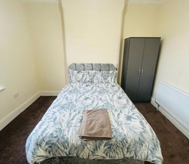 Nottingham House | Double Room Near Railway station & Football Ground 88