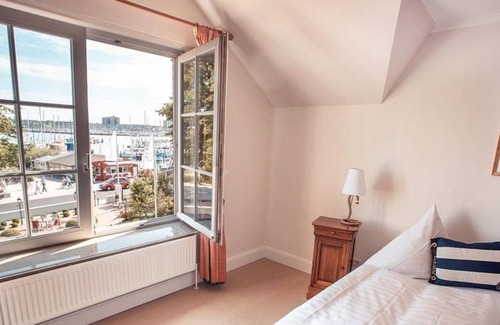 Strande House | Double room, shower, toilet, land side - Strandhotel Strande