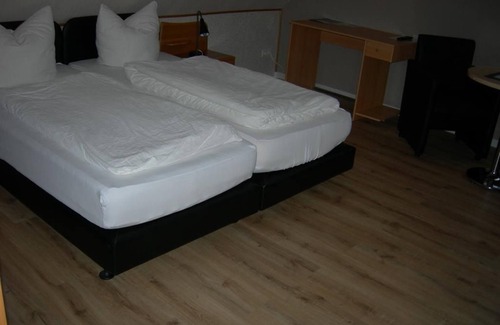 Emden Bed & Breakfast | Double room, shower, toilet - Bastan - house Katharina