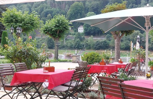 Bad Schandau House | Double room "Stadtblick", shower or bath, WC - Elbhotel Bad Schandau