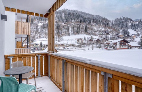 Bad Kleinkirchheim House | Double room standard barrier-free - COOEE alpin Hotel Bad Kleinkirchheim