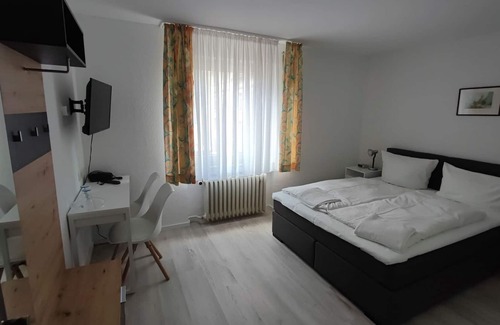 Rastatt Bed & Breakfast | Double room-Superior-Private Bathroom-Balcony