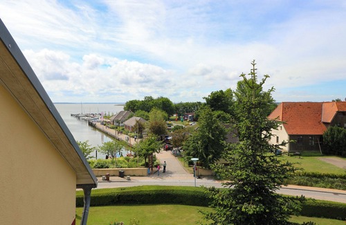 Ostseebad Wustrow Apartment | Double room with balcony directly at the harbor of Wustrow