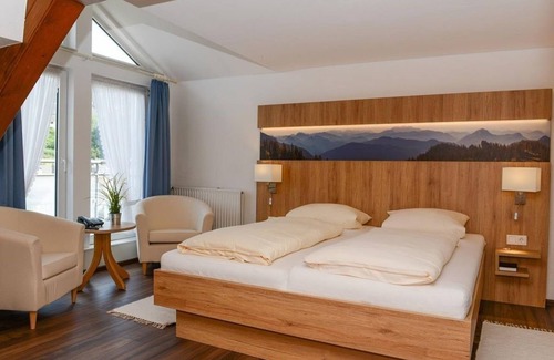 Daaden House | Double room with balcony - Hotel Gasthof Koch