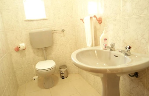 Ameijeira Cottage | Double Room with Double Bed Private Bathroom