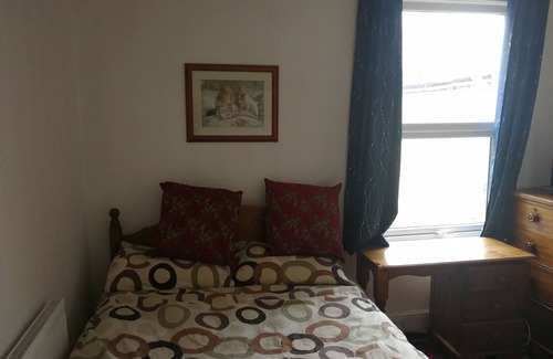 Cambridge House | Double room with private separate shower room