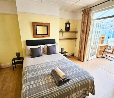 Filton House | Double Room with private Conservatory