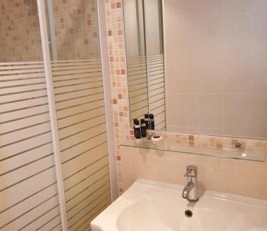 Torre da Marinha House | double room with private bathroom