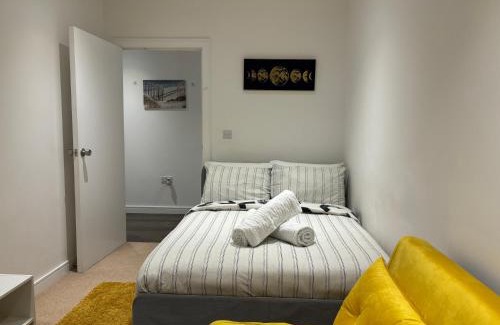 Woolwich Riverside House | Double room with shares bathroom