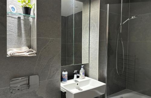 Woolwich Riverside House | Double room with shares bathroom