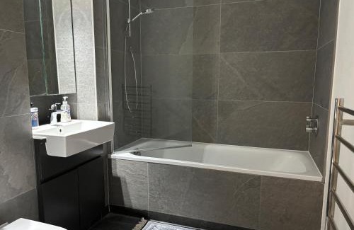 Woolwich Riverside House | Double room with shares bathroom