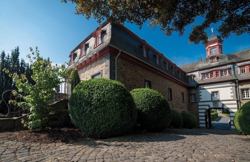 Burgbrohl House | Double room with shower/WC - Burgbrohl Castle