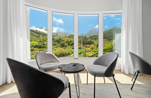Sao Vicente House | Double Room with Terrace Q5