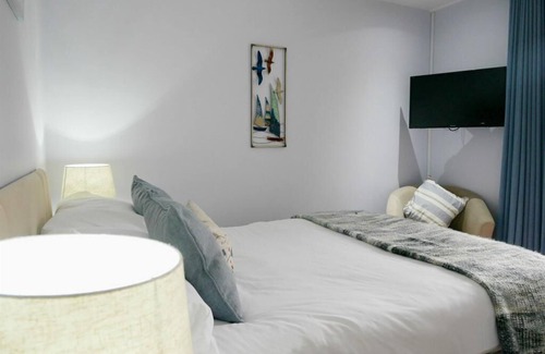 Mumbles Bed & Breakfast | Double Standard Room Ensuite@Norton House Hotel