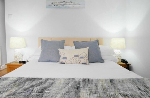 Mumbles Bed & Breakfast | Double Standard Room Ensuite@Norton House Hotel