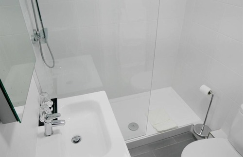 Mumbles Bed & Breakfast | Double Standard Room Ensuite@Norton House Hotel