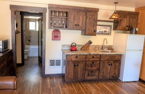 Tahoe Vista Cottage | Double Studio Cabin - en-suite with bath