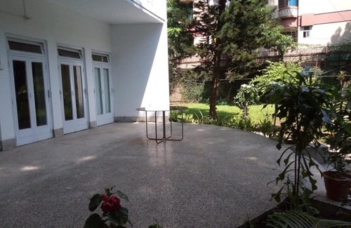 Dhaka Villa | Double/Twin room with en-suite in a Vintage Villa with a Garden & a long balcony